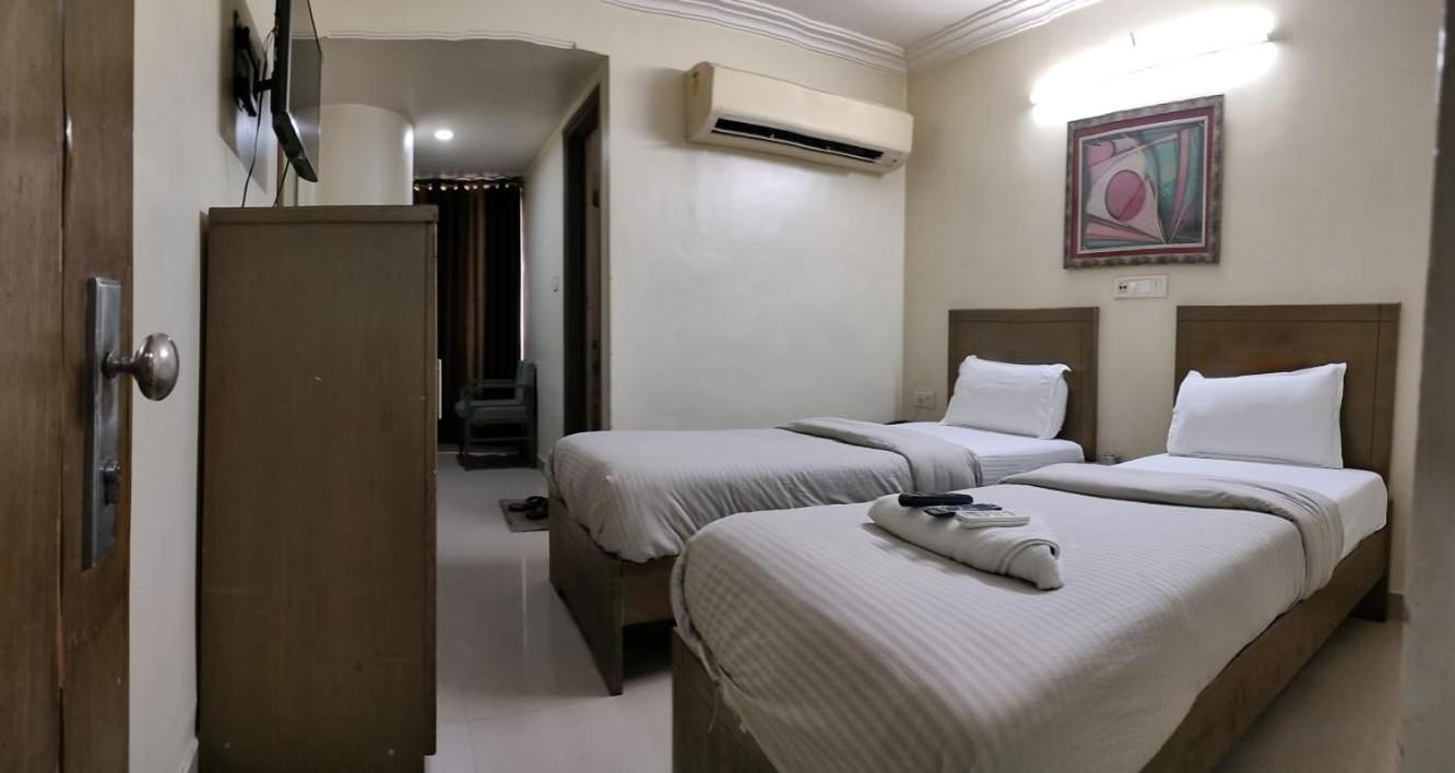 Hotel Zenith Surat Exterior photo