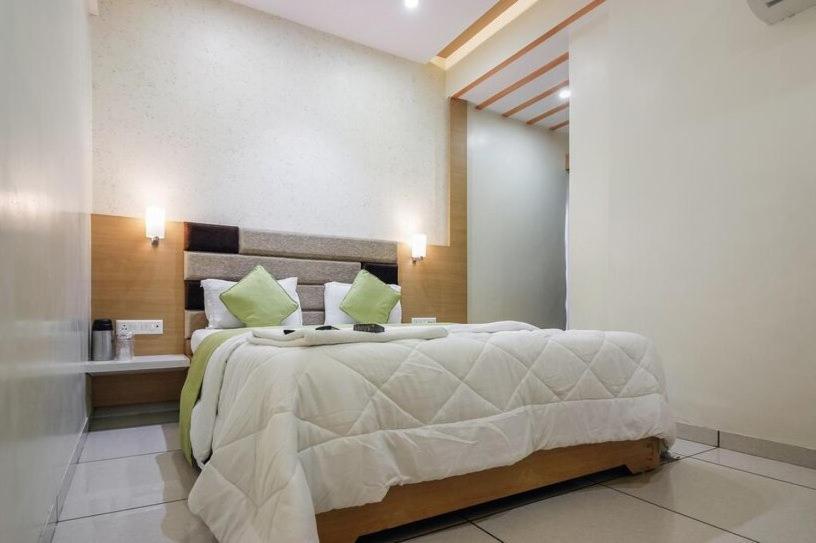 Hotel Zenith Surat Exterior photo