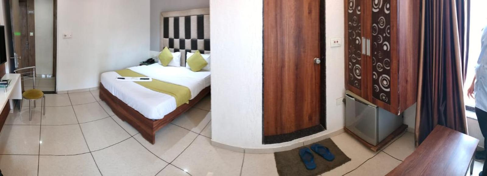 Hotel Zenith Surat Exterior photo