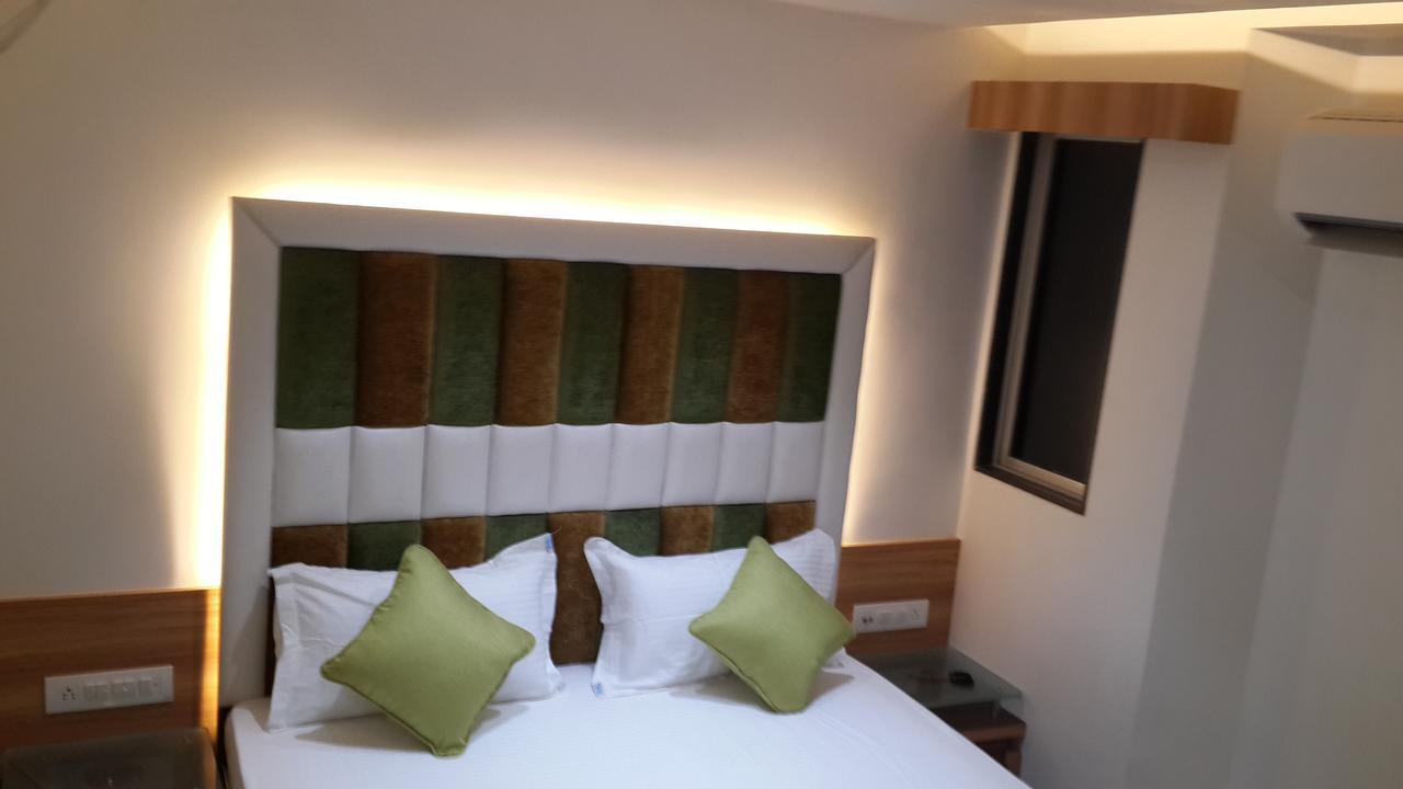 Hotel Zenith Surat Exterior photo
